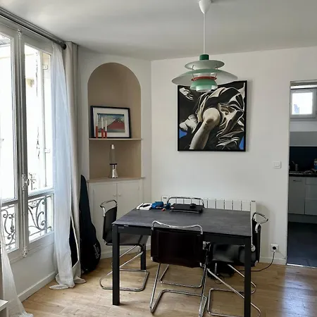 Cosy Parisian Flat In The 9th *