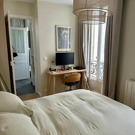 Cosy Parisian Flat In The 9th Paris